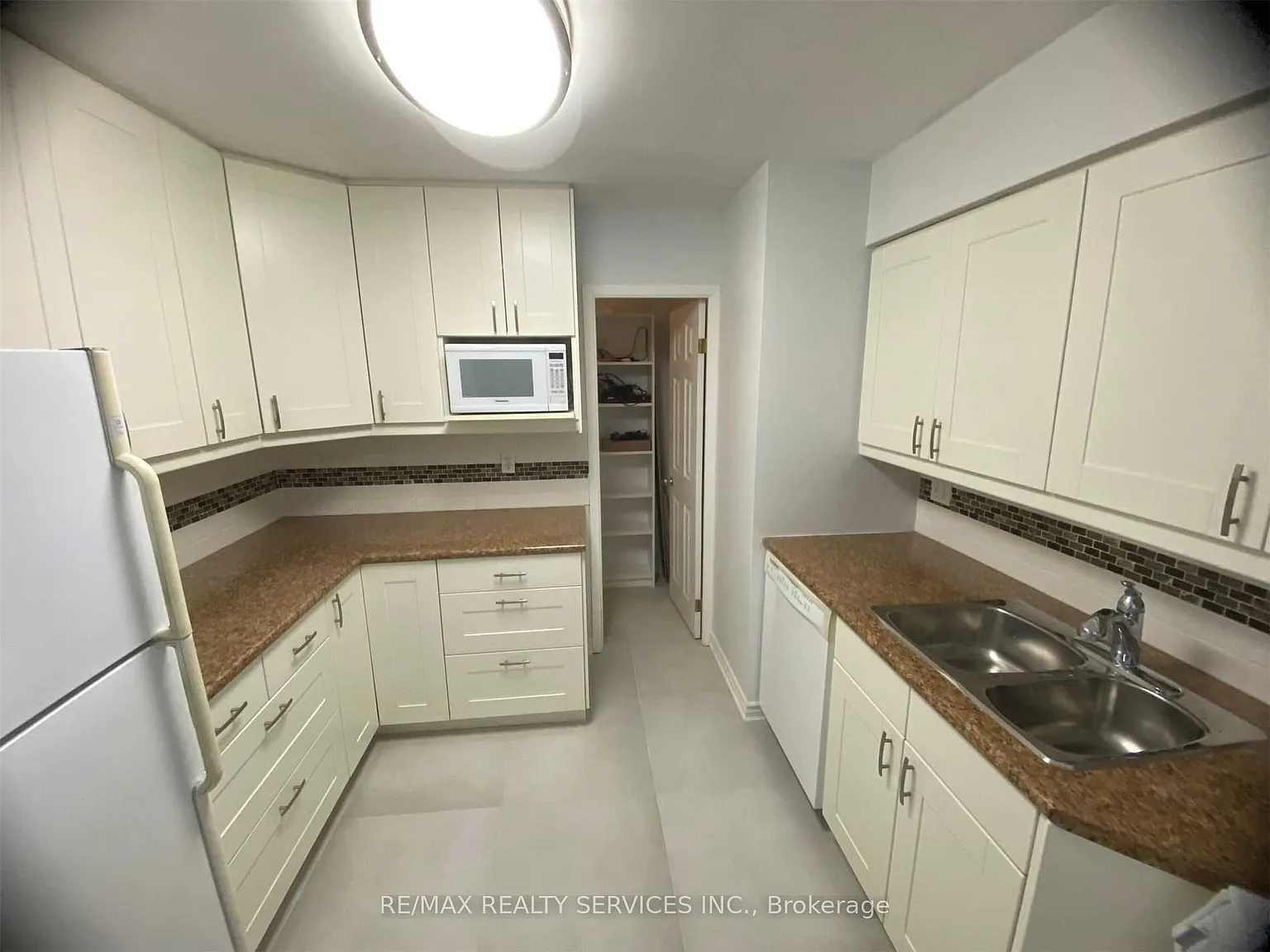 2 bed, $2,850 — Photo 2