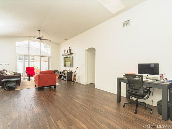 3rd image of 16584 NW 10th St