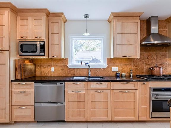 5th image of 217 Clovercrest Dr