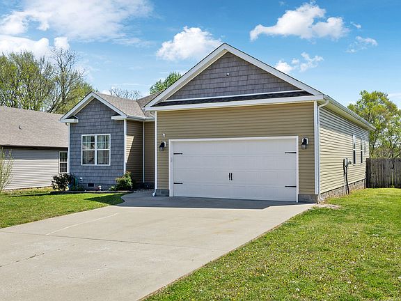 3rd image of 1851 Camelot Dr