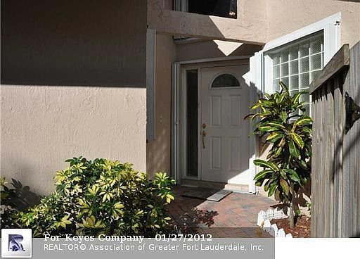 4th image of 10161 NW 5th St