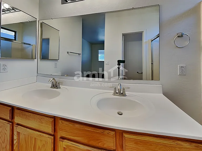 11170 W Almeria Rd — Photo 12