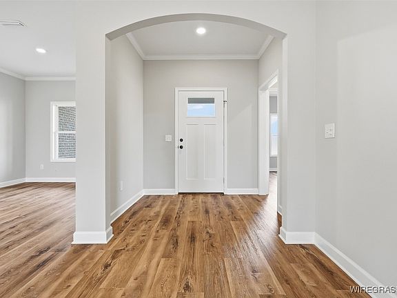 2nd image of 306 Thornbird Loop