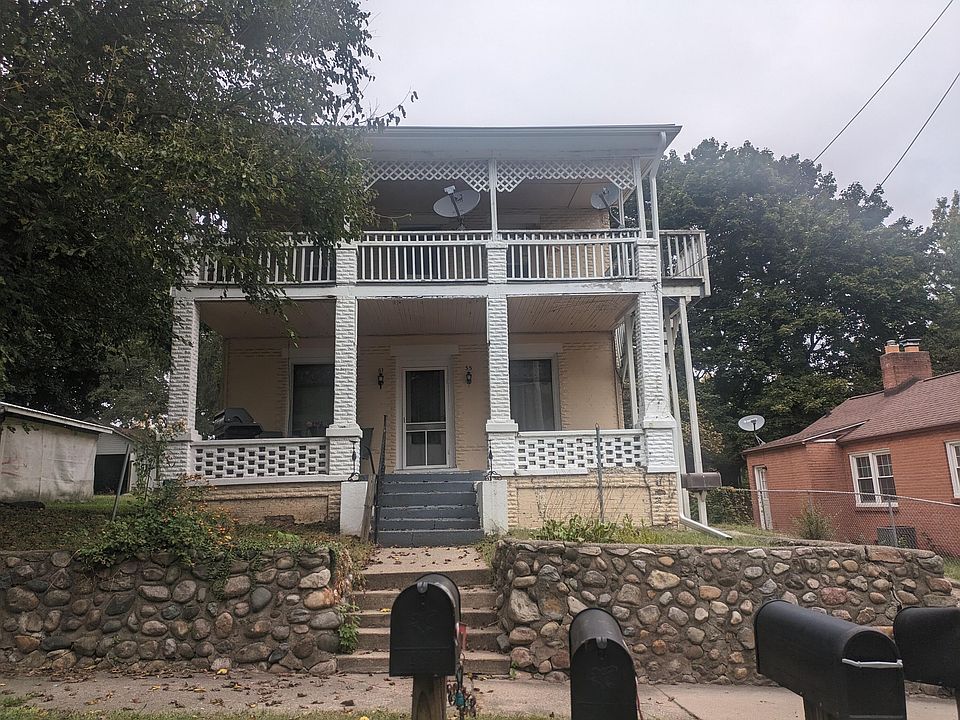 1st image of 51 Wren St #4