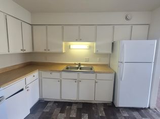 8950 N 97th St #203, Milwaukee, WI 53224