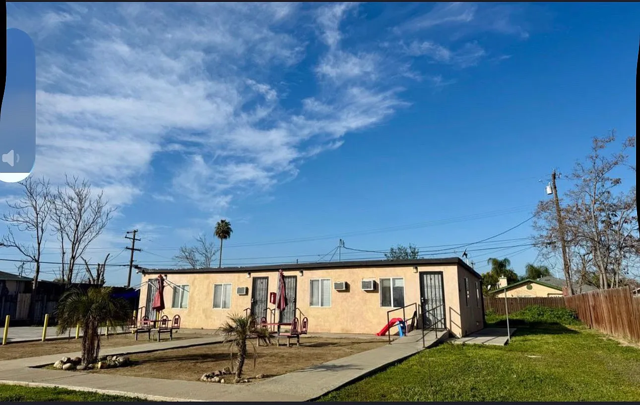 Studio, 300 sqft, $1,000 — Photo 1