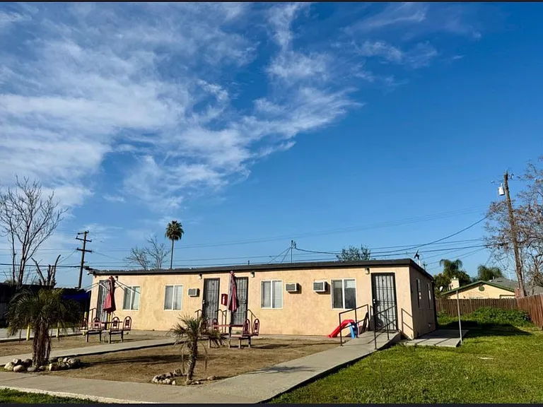 304 Clyde St #B — Photo 1