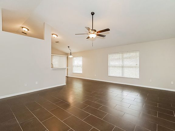 4th image of 605 Cherry Laurel St