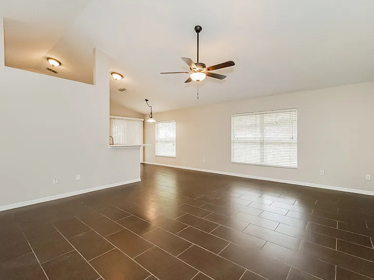 605 Cherry Laurel St — Photo 4