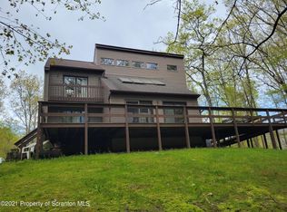 2805 Rock Dr, Clarks Summit, PA 18411
