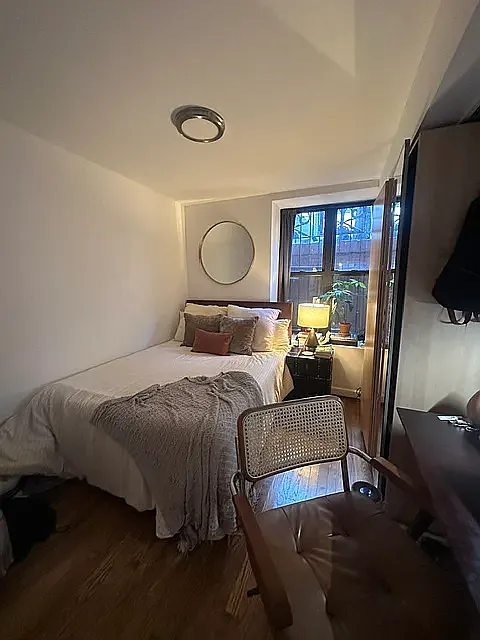 44 Perry Street — Photo 2
