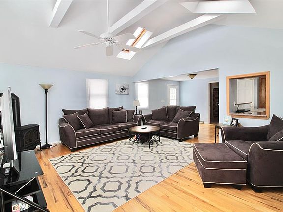 2nd image of 5859 Sutton Dr
