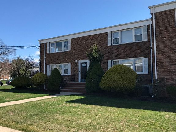 2nd image of 4 Columbia Dr APT 1B