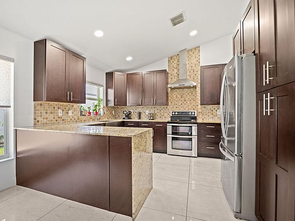 5th image of 1842 OAK BERRY Circle