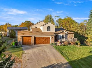 10105 Gordon Rd, Fenton, MI 48430