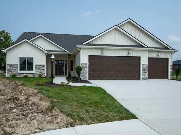 12098 Waters Meet Dr, Fort Wayne, IN 46818