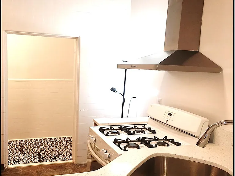 86 Sherman Pl — Photo 13