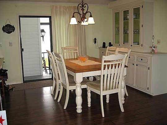 3rd image of 112 Pine Pl