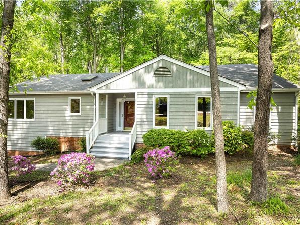 8416 Summit Acres Dr, North Chesterfield, VA 23235