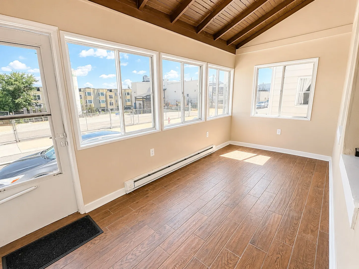 4 bed, 1800 sqft, $2,800 — Photo 2