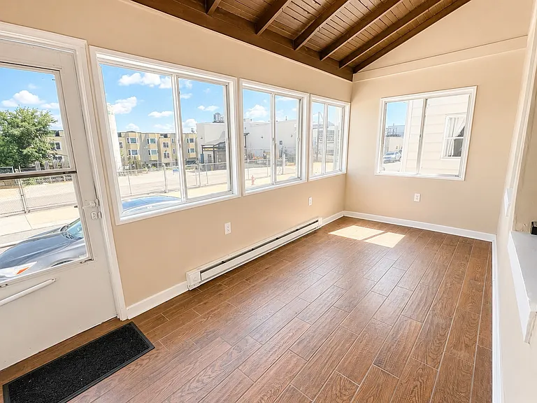 38 W Rambo St — Photo 2