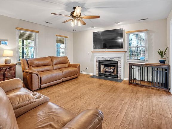 5th image of 3137 Russell Way Ln
