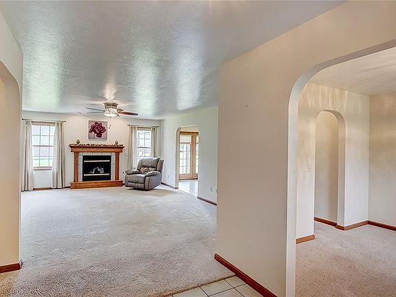 3rd image of 117 Magdelena Dr