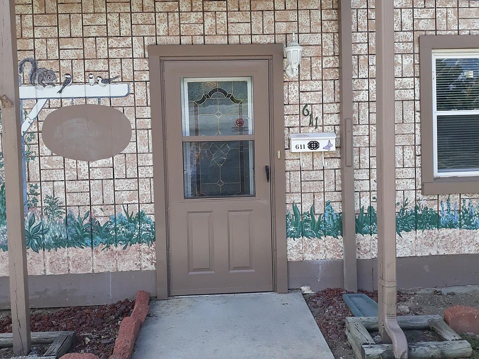 1st image of 611 S Russell Ave