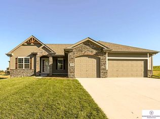 5104 Waterford Ave, Papillion, NE 68133