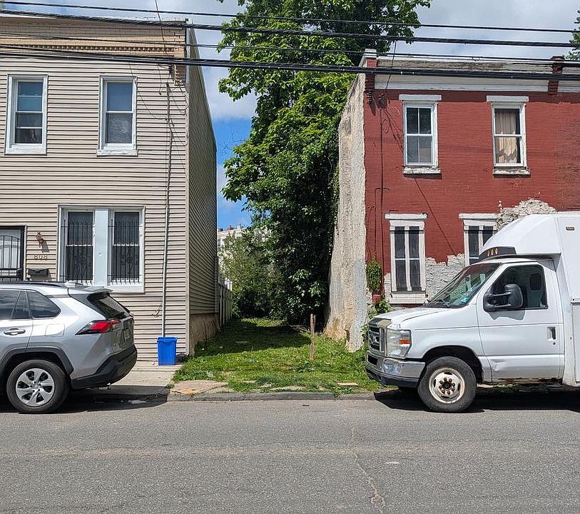 1st image of 810 N 42nd St