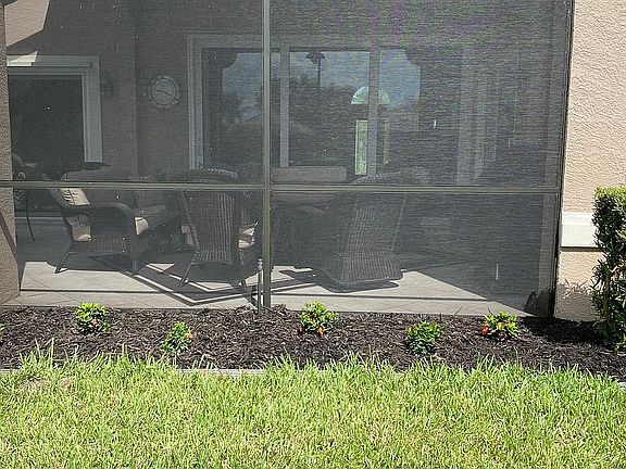 5th image of 3235 Village Ln