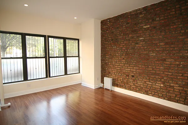 Rented by aptsandlofts.com | media 38