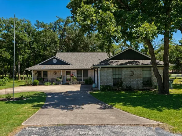 48 Sammy Snead Dr, Hilltop Lakes, TX 77871