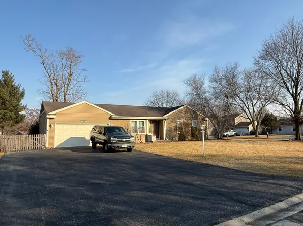 3292 Oxford Ct, Island Lake, IL 60042