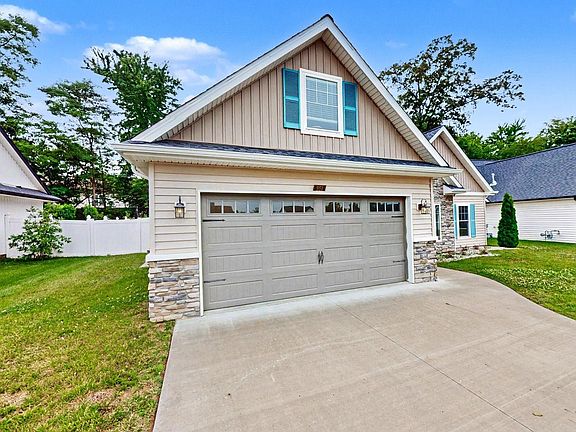 3rd image of 251 Hunters Ridge Dr