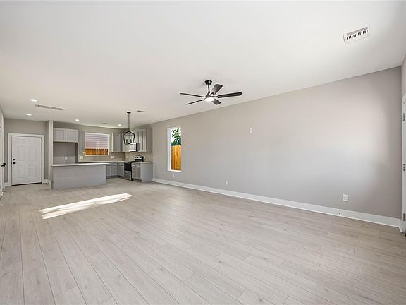 5th image of 5827 Polly St