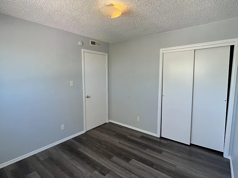 324 Vermont St NE #4 — Photo 5