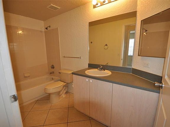 3rd image of 604 Belmont Ln