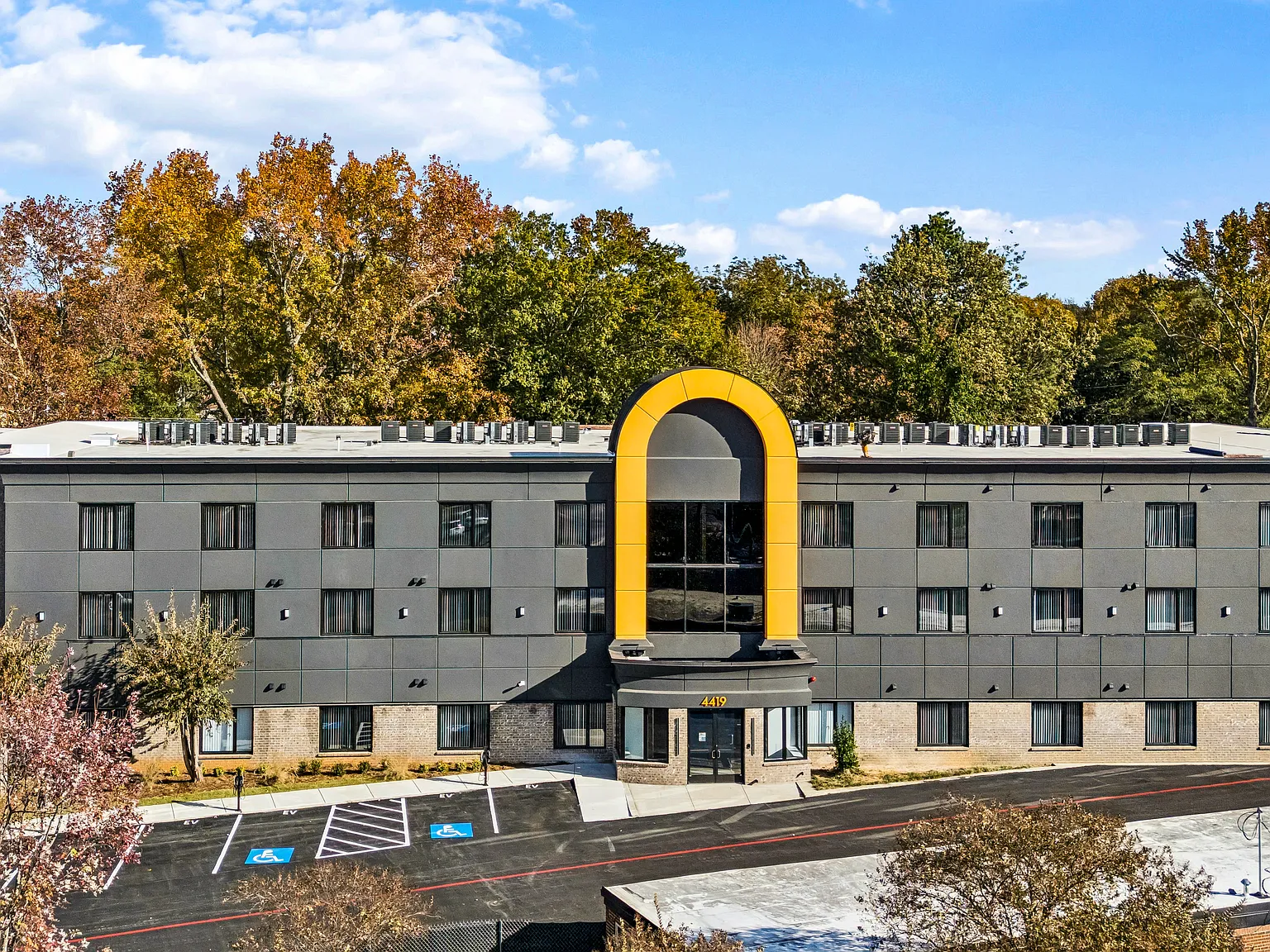 The Tucker Luxury Apartments — Photo 3