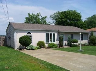596 Crestwood Dr, North Huntingdon, PA 15642