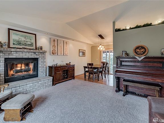 3rd image of 534 Nelson Pl