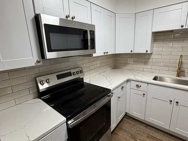 605 S Kirkwood Rd #D — Photo 3