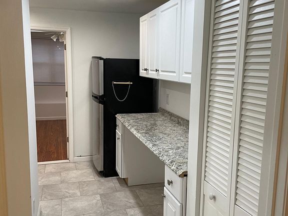 2nd image of 2857 Sampson Ave