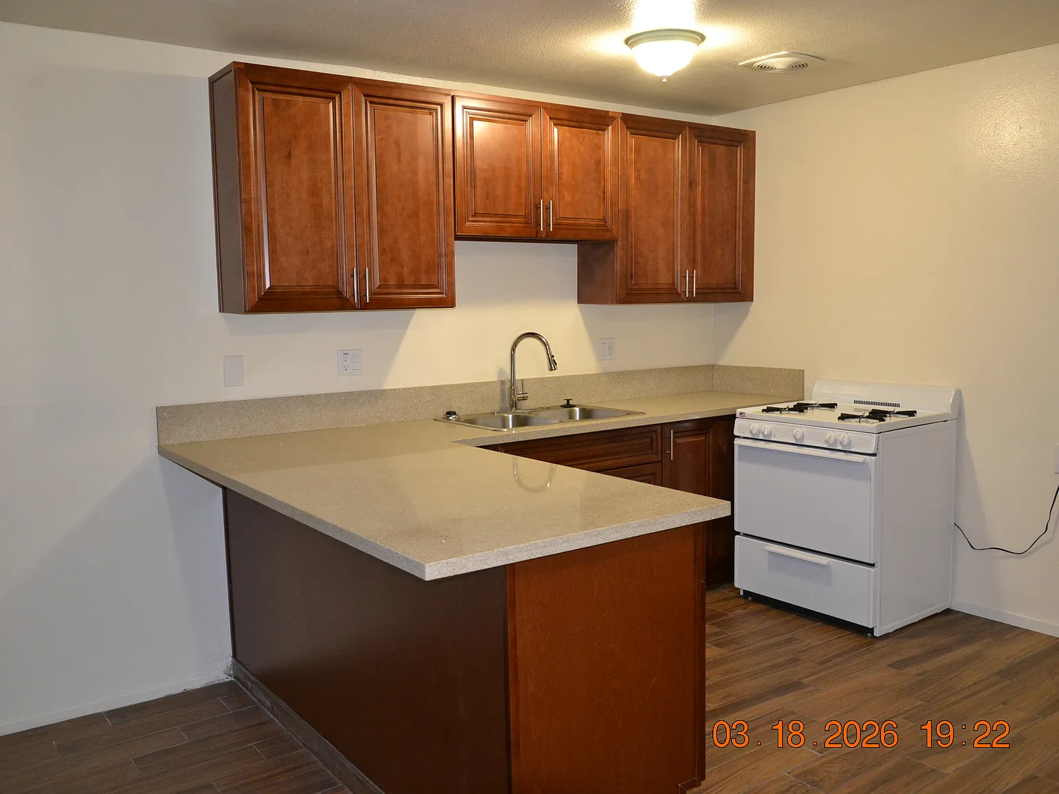 625 W Provential Dr — Photo 4