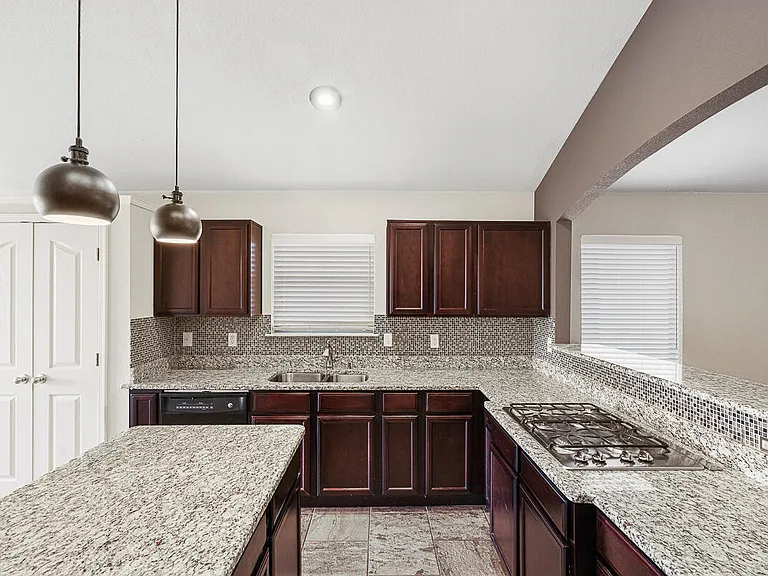 11100 Bullseye St — Photo 11