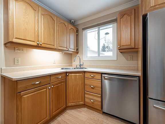 3rd image of 77 Heron Rd