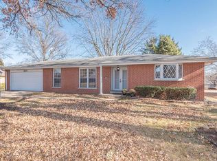 18 Dana Dr, Florissant, MO 63033