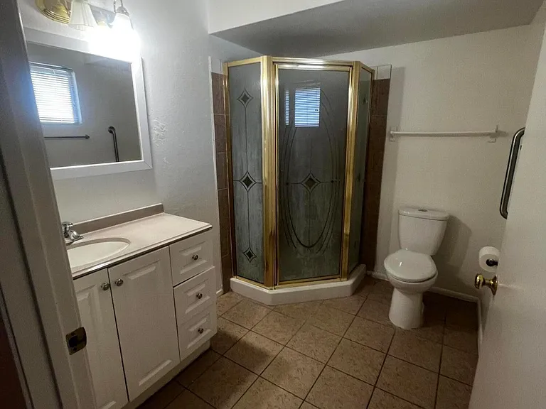 1550 W Knowles Ave — Photo 10