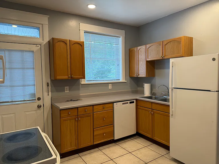 708 N Sheridan Ave #A — Photo 2