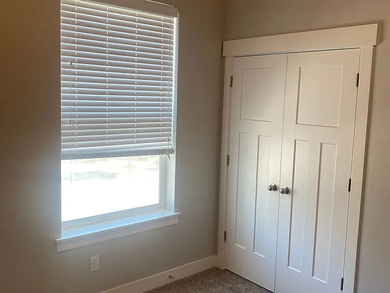 90 W Silver Springs Dr — Photo 14